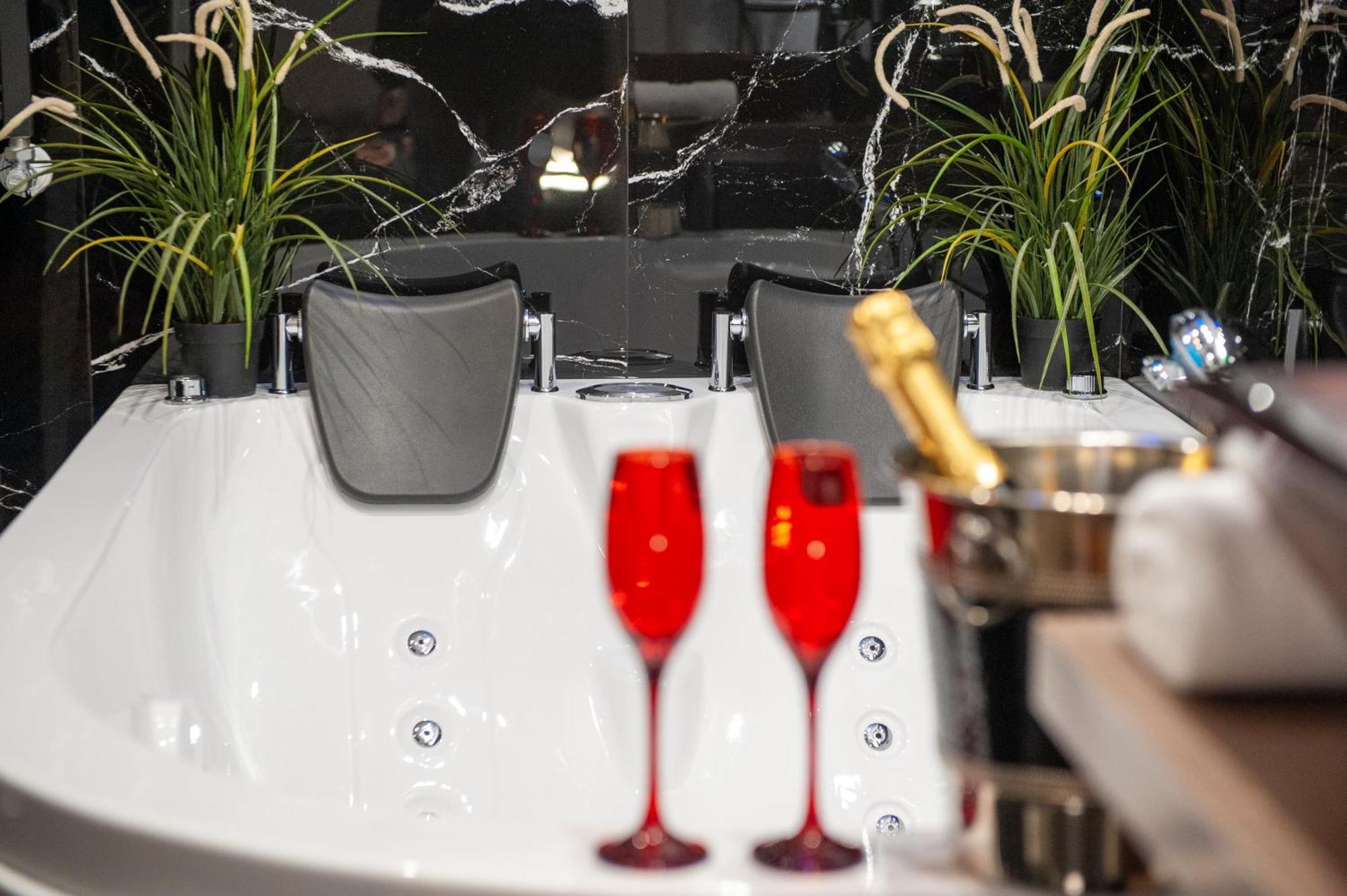 Farnese Jacuzzi Apartment